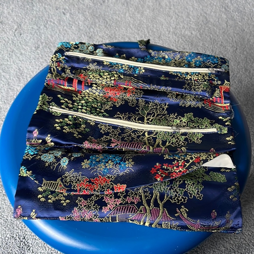 B Altman & Co vintage jewelry roll. Beautiful silk like fabric Many comp…